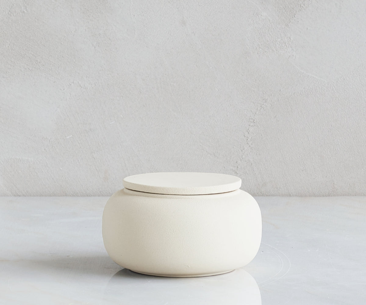 Seres mini urn cilindervormige handgemaakte biologisch afbreekbare urn van keramiek in de kleur beige