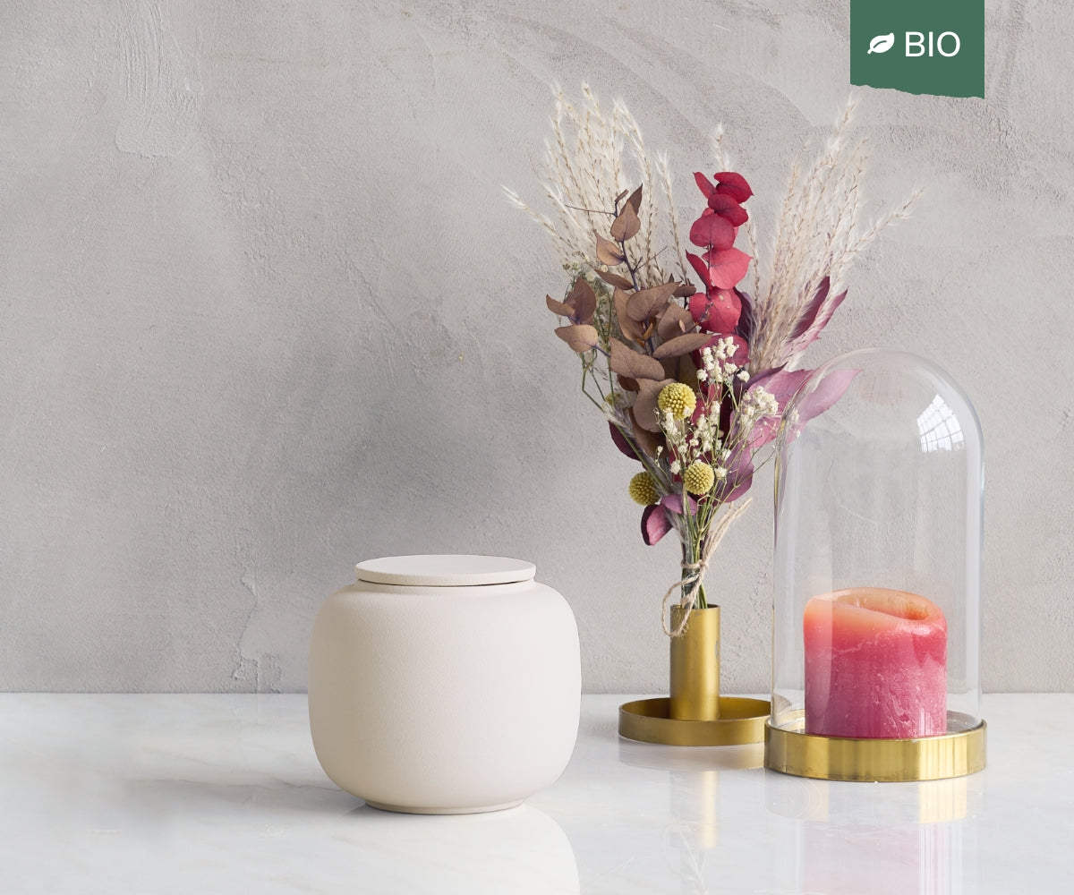 Seres kleine urn cilindervormige handgemaakte biologisch afbreekbare urn van keramiek in de kleur beige