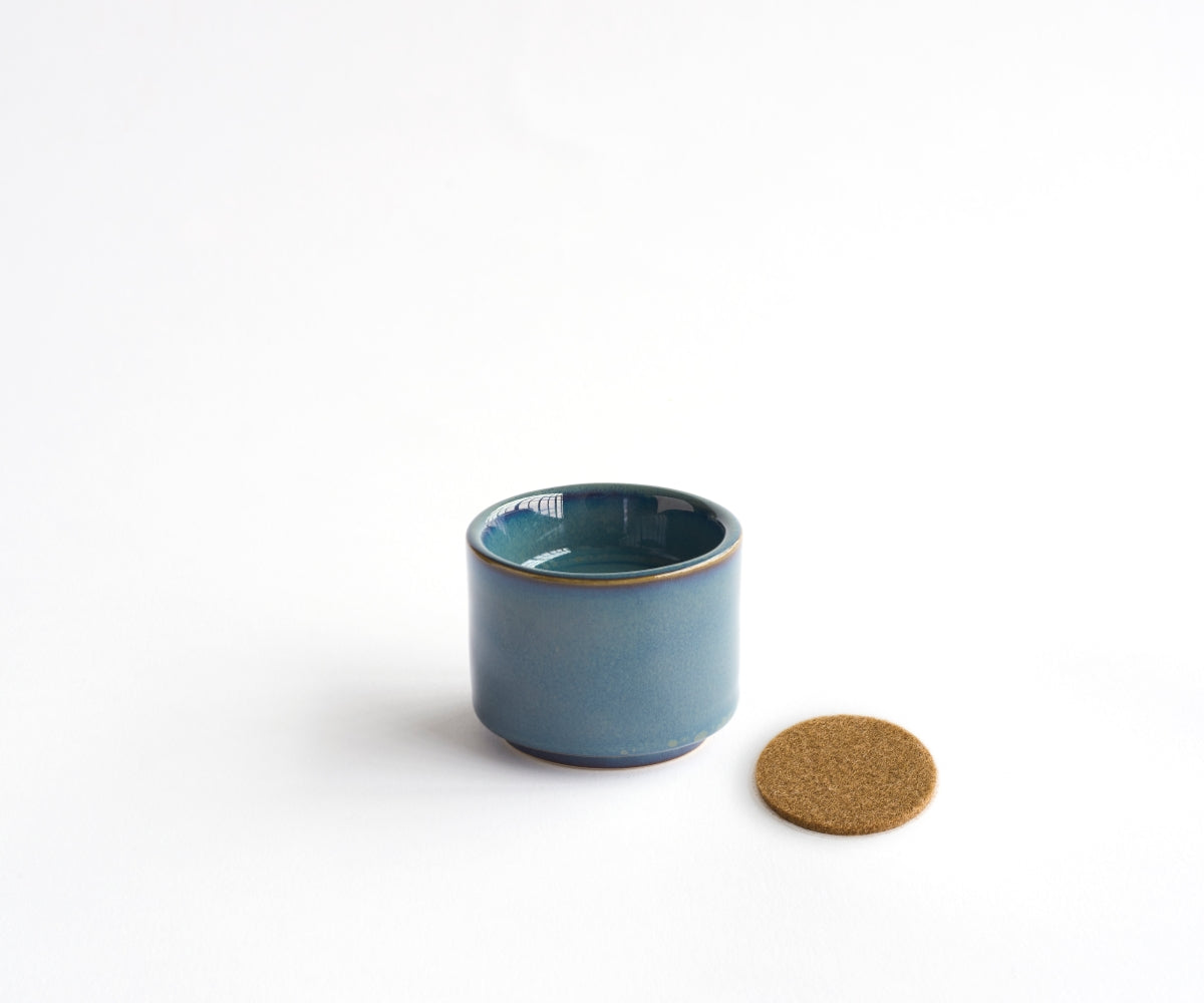Helios handgemaakt urn van keramiek met waxinelichthouder in de kleur groenblauw