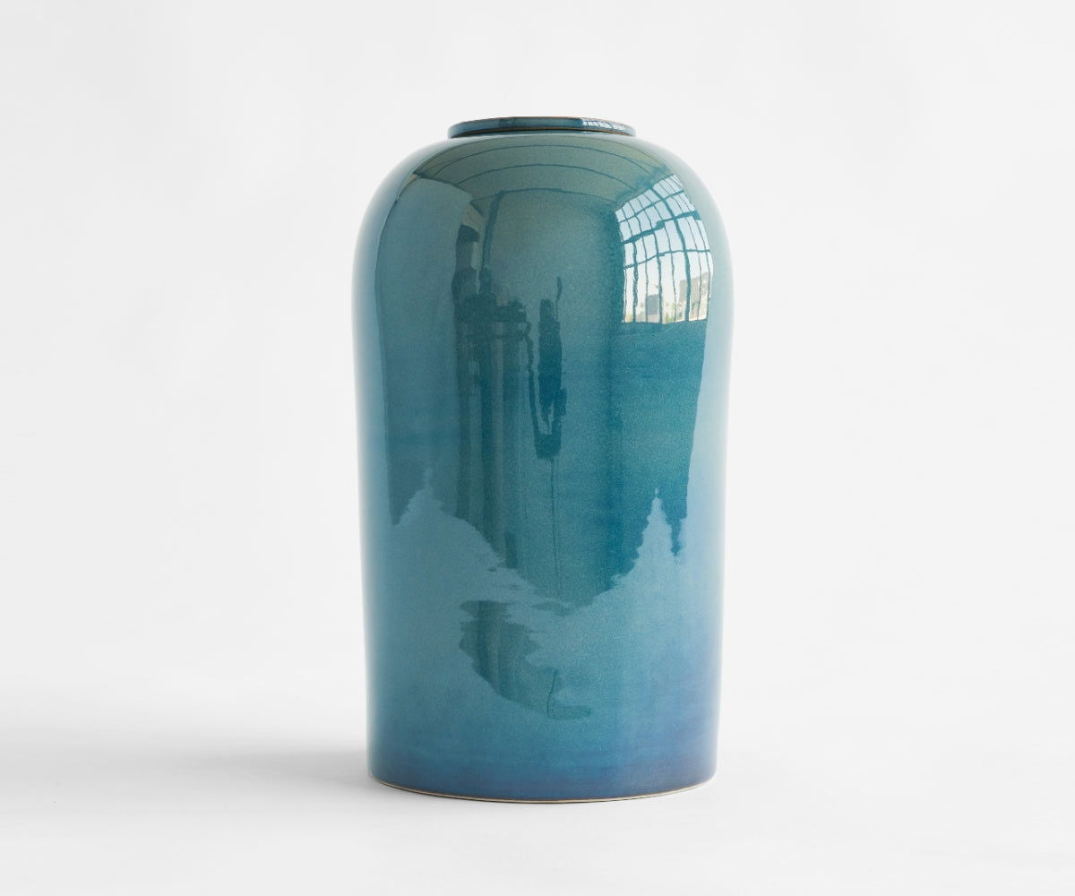 Pelion cilindervormige handgemaakte urn van keramiek in de kleur groenblauw