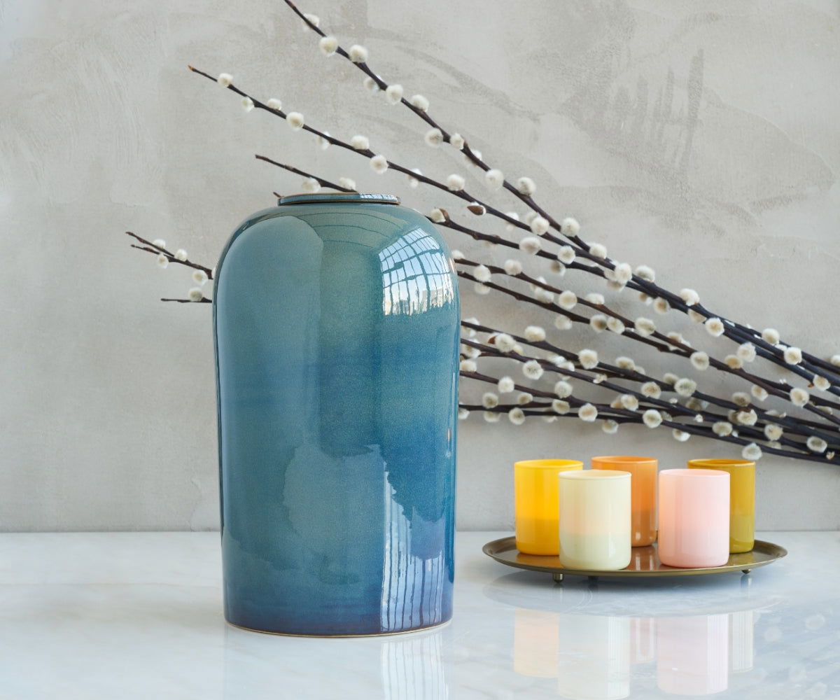 Pelion cilindervormige handgemaakte urn van keramiek in de kleur groenblauw