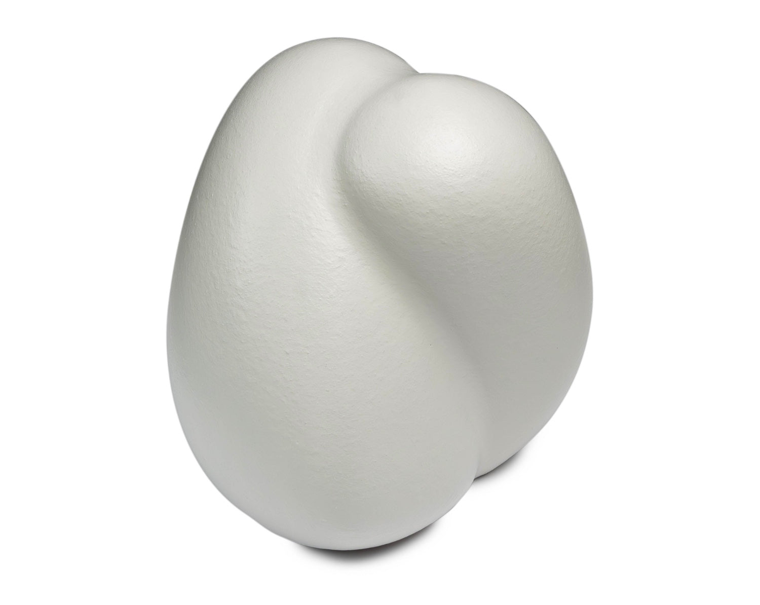 Zijaanzicht van de kleine witte Embrace urn – modern Nederlands design