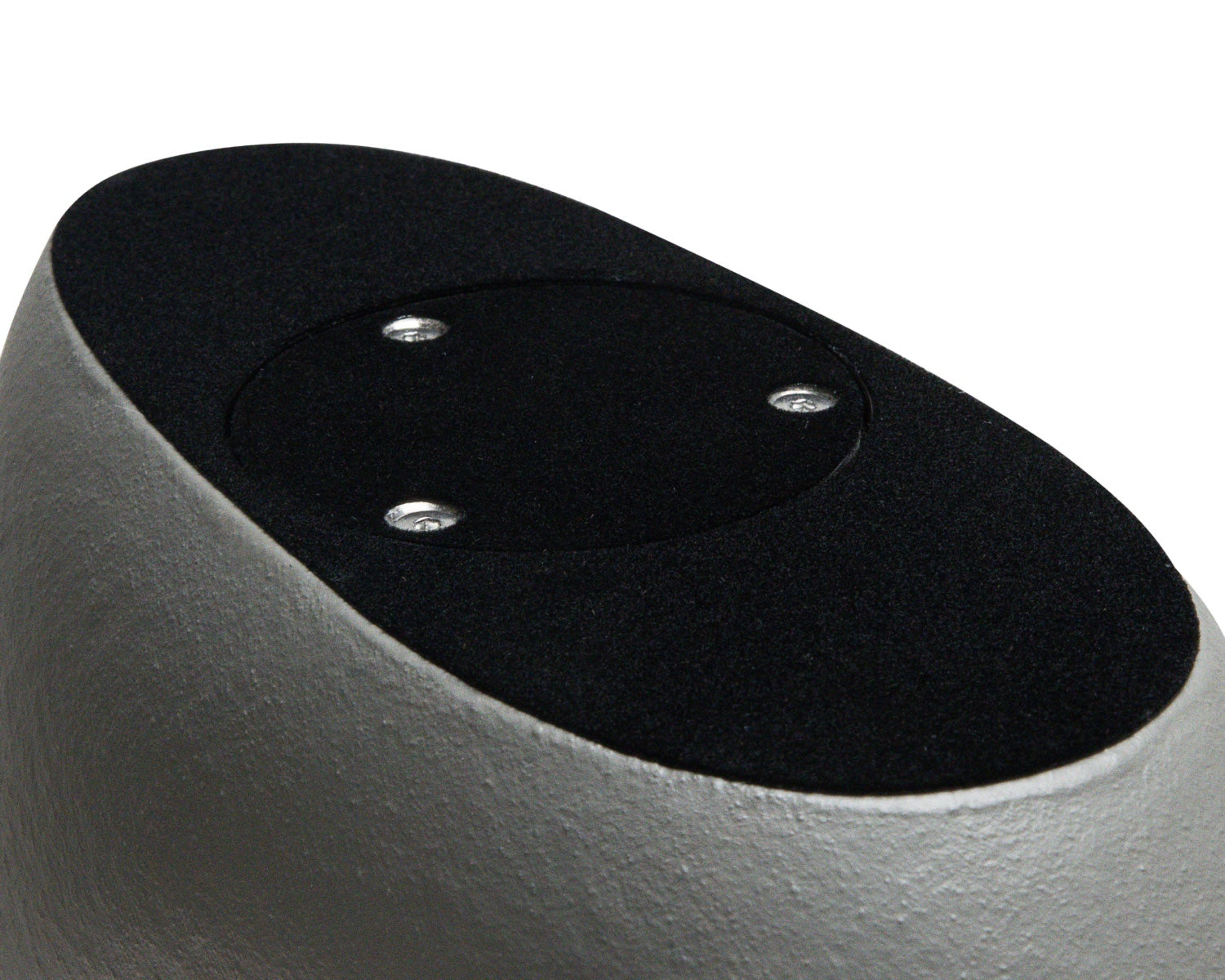 Detail van de sluiting van de kleine grijze Heart urn – modern Nederlands design