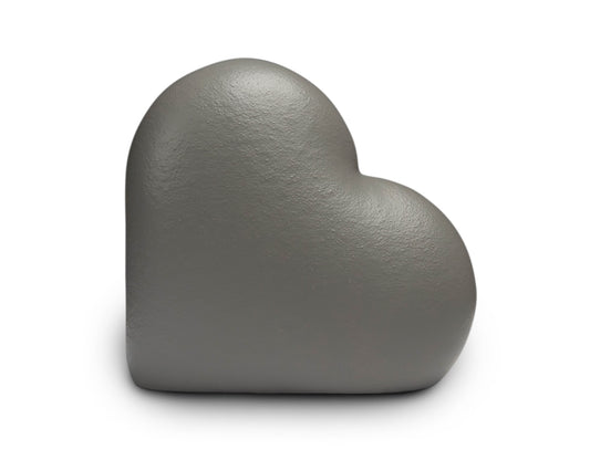 Vooraanzicht van de kleine grijze Heart urn – modern Nederlands design
