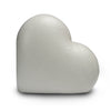 Vooraanzicht van de kleine witte Heart urn – modern Nederlands design